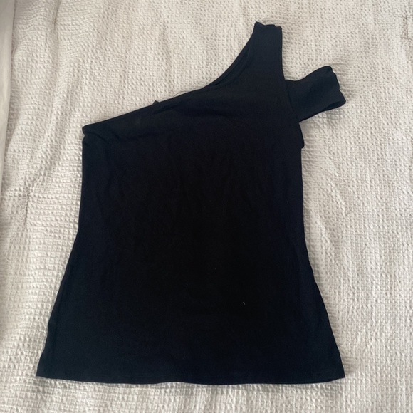One shoulder black shirt - Picture 2 of 4